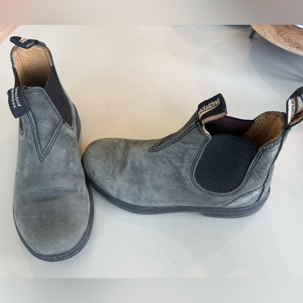 Blundstone Boys size 2 Charcoal Chelsea Boots